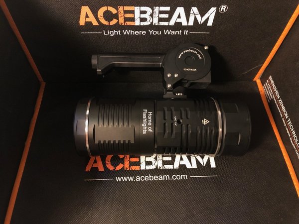 AceBeam W50 mit 1.400 Lumen